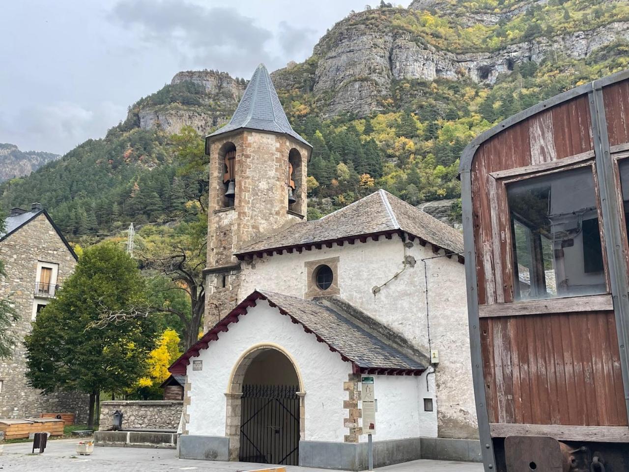 Calmfranc Atico Abuhardillado Con Vistas Al Rio Y La Montana Avistamiento De Ciervos En Pueblo * Canfranc