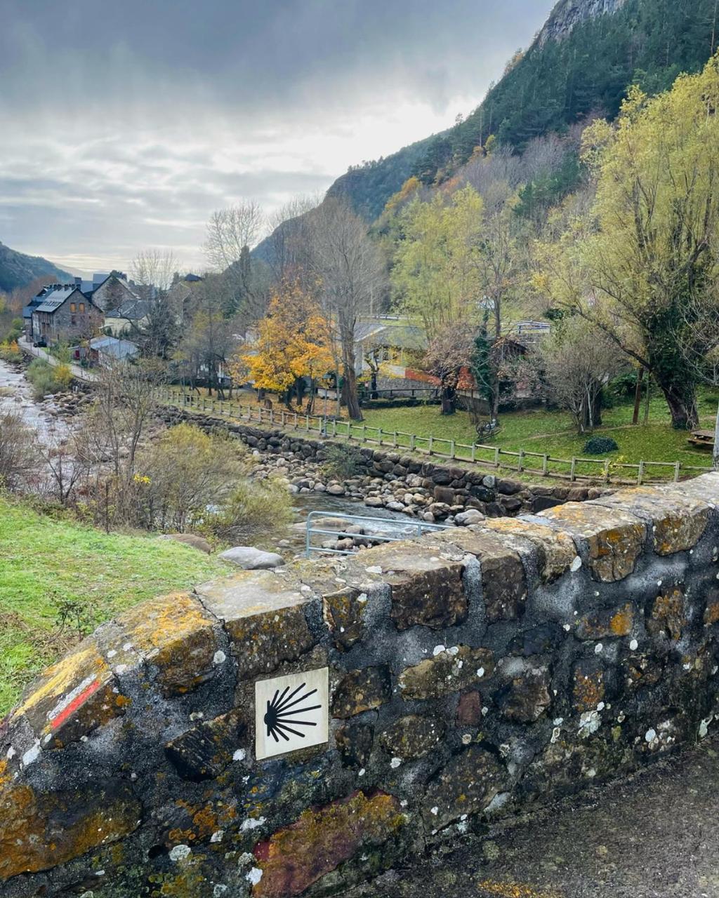 Calmfranc Atico Abuhardillado Con Vistas Al Rio Y La Montana Avistamiento De Ciervos En Pueblo *