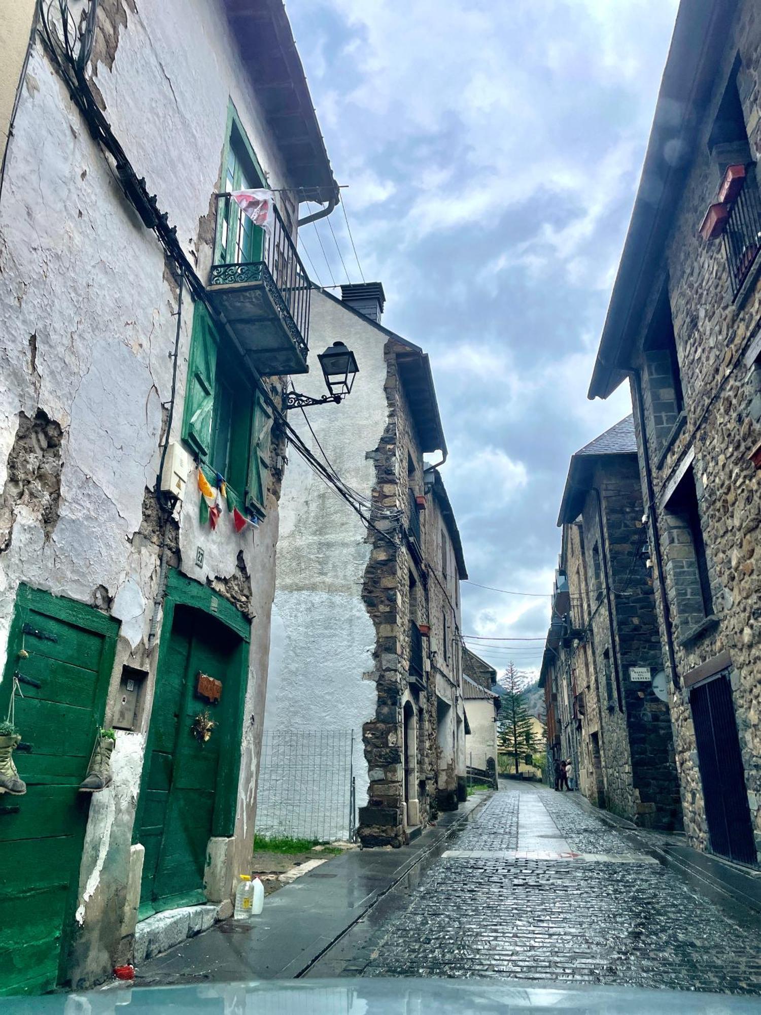 Calmfranc Atico Abuhardillado Con Vistas Al Rio Y La Montana Avistamiento De Ciervos En Pueblo * Canfranc