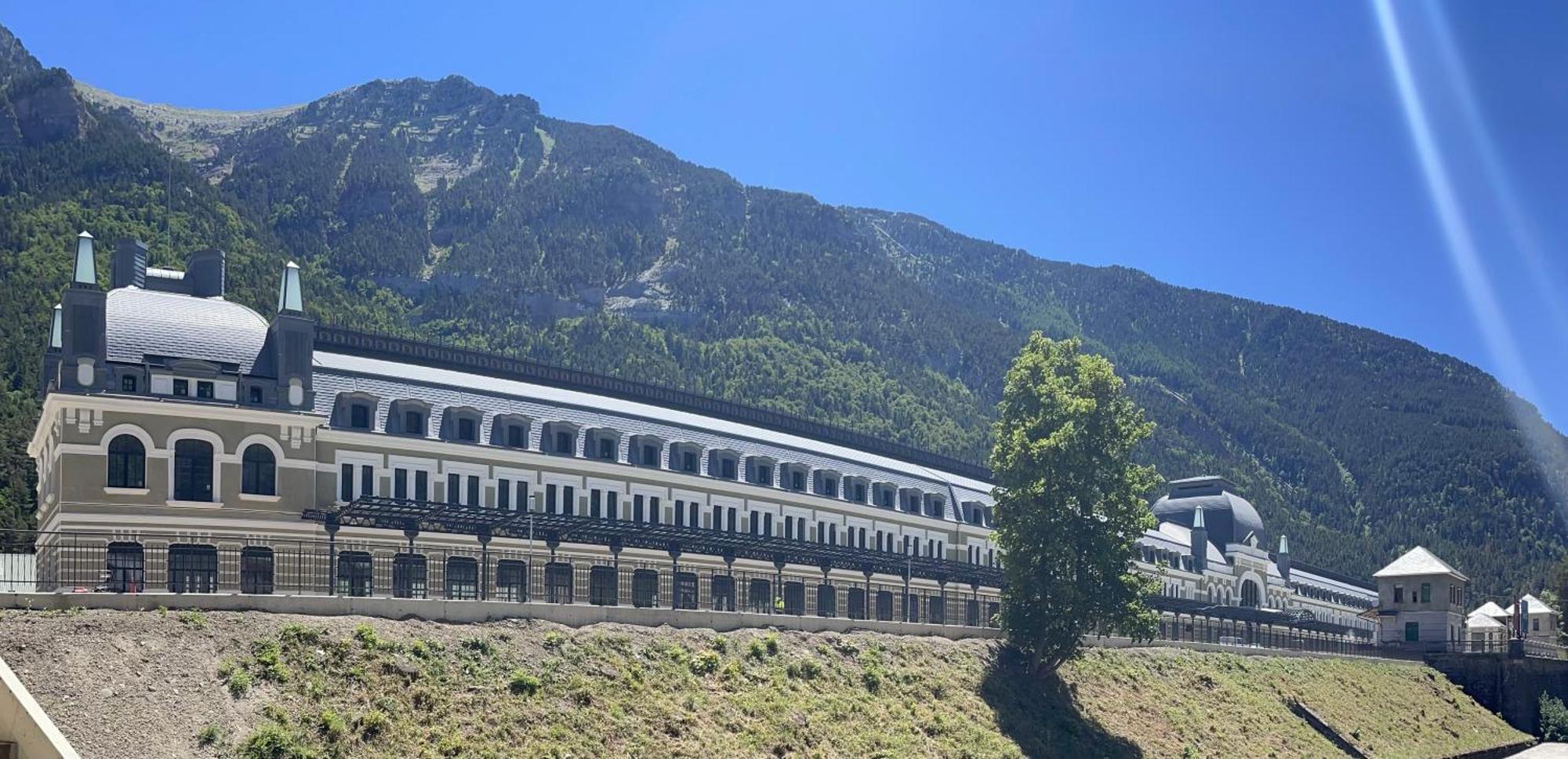 Calmfranc Atico Abuhardillado Con Vistas Al Rio Y La Montana Avistamiento De Ciervos En Pueblo Apartment