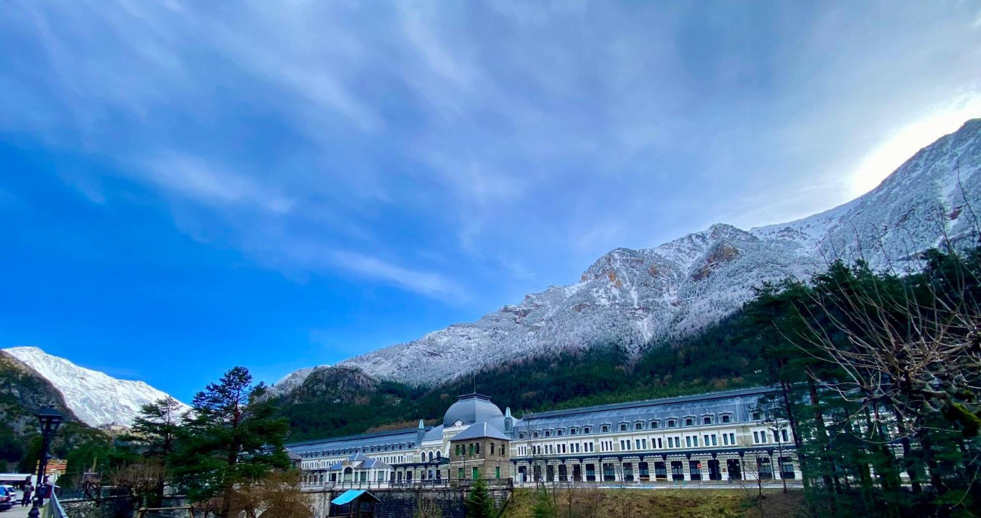 Calmfranc Atico Abuhardillado Con Vistas Al Rio Y La Montana Avistamiento De Ciervos En Pueblo * Canfranc