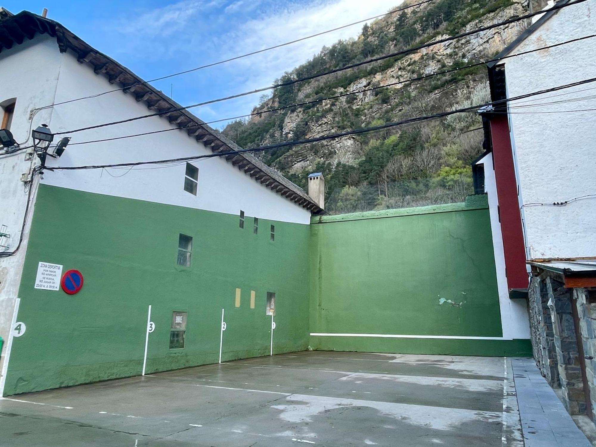 Calmfranc Atico Abuhardillado Con Vistas Al Rio Y La Montana Avistamiento De Ciervos En Pueblo Apartment Canfranc